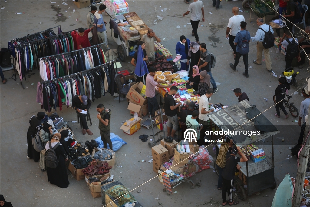 На рынках в лагере беженцев Нусайрат в Газа оживилась торговля