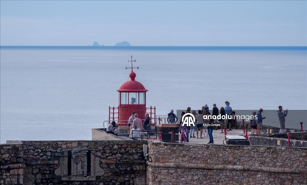 Назаре привлекает любителей спокойного отдыха и серфинга