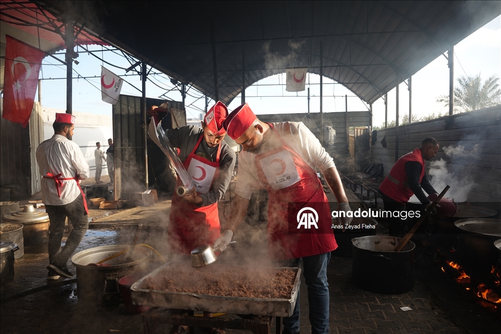 Aid from Turkish Red Crescent reaches families in Deir al-Balah