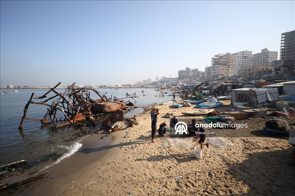 Палестинские рыбаки надеются вновь выйти в море на поврежденных лодках