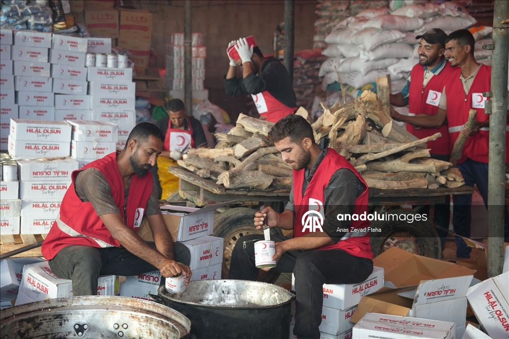Aid from Turkish Red Crescent reaches families in Deir al-Balah