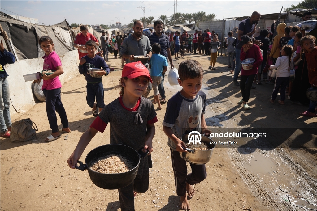 Aid from Turkish Red Crescent reaches families in Deir al-Balah