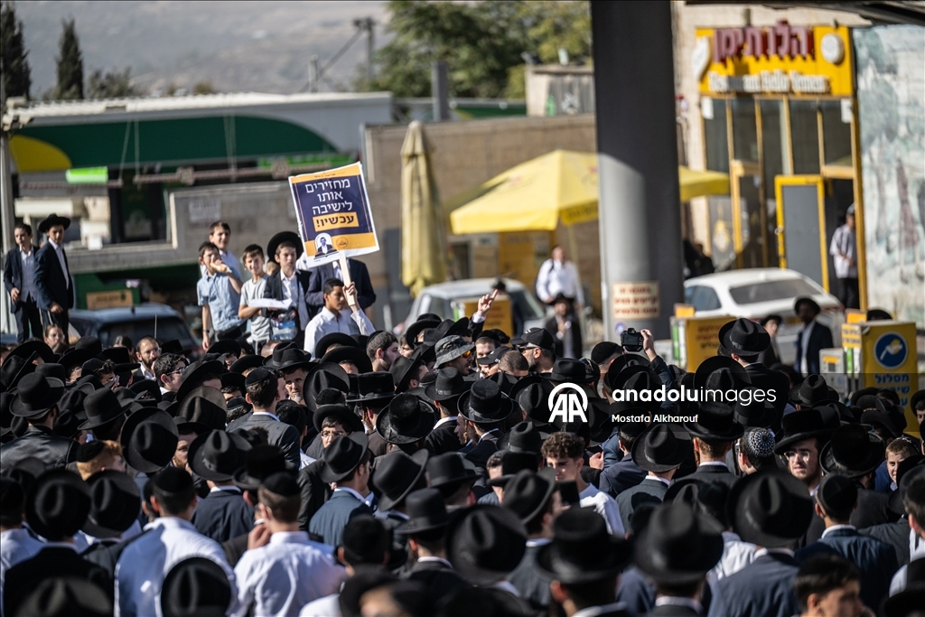 Ultra-Orthodox Jews protest mandatory military service in Jerusalem