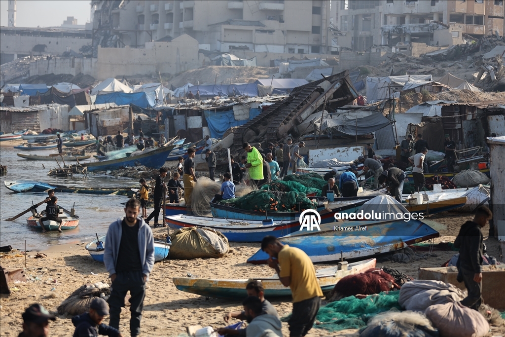 Палестинские рыбаки надеются вновь выйти в море на поврежденных лодках