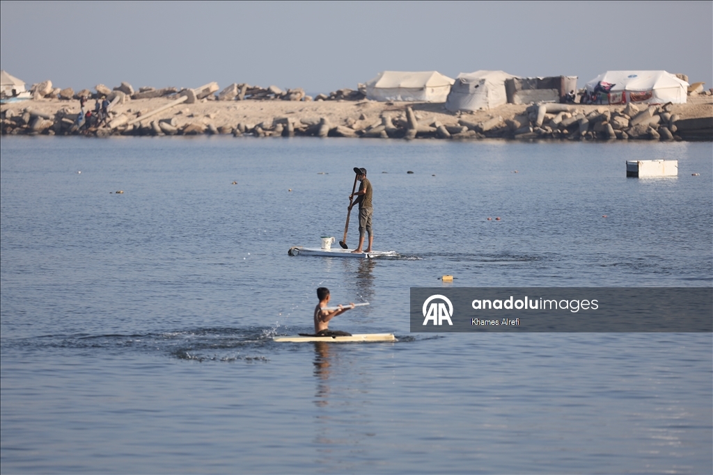 Палестинские рыбаки надеются вновь выйти в море на поврежденных лодках