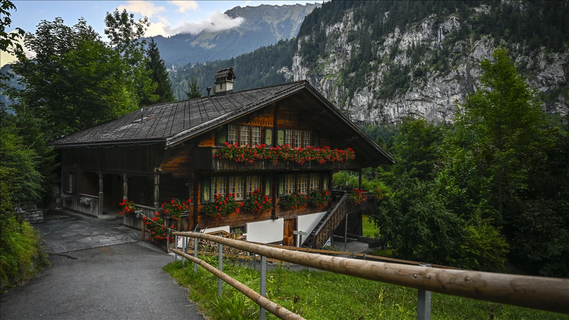 Alpler'in ortasında düşsel bir vadi: Lauterbrunnen