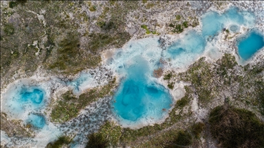 Eğirdir Gölü’nde su seviyesinin düşmesiyle yeni adalar ortaya çıktı