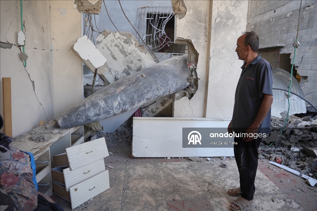 Gidecek yeri olmayan Filistinli aile evlerine düşen