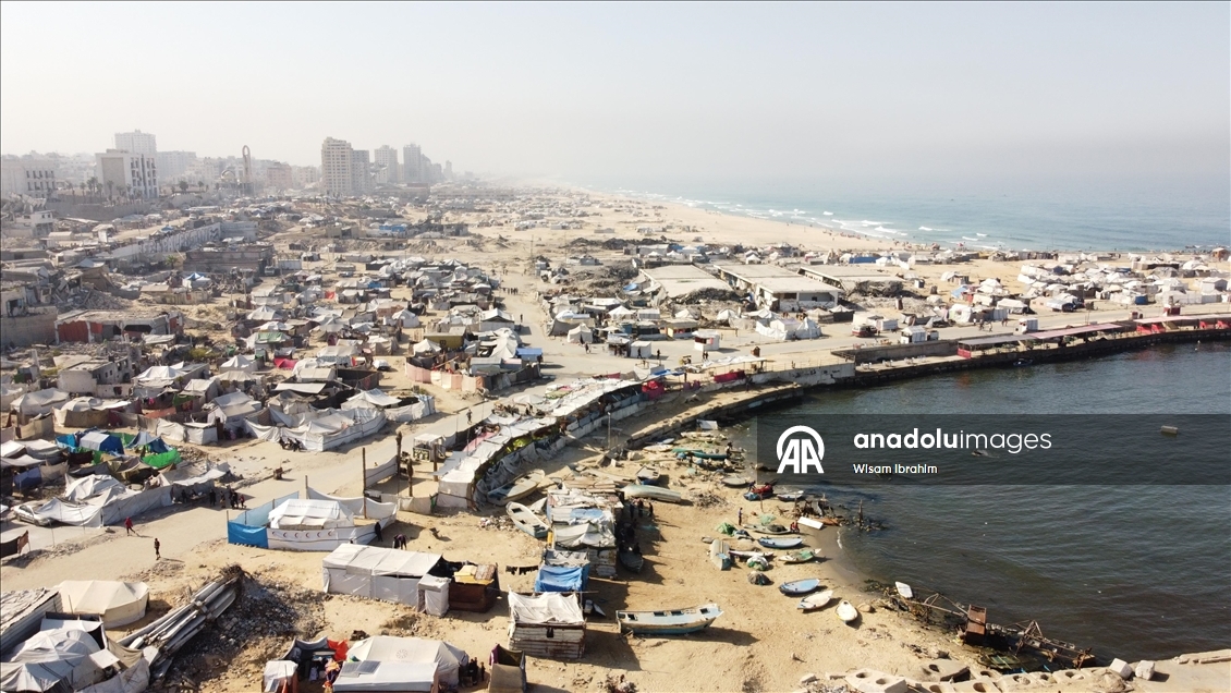 Geçmişte turistik bir yer olan Gazze Limanı günümüzde evleri yıkılan Filistinlilerin barınma alanı oldu