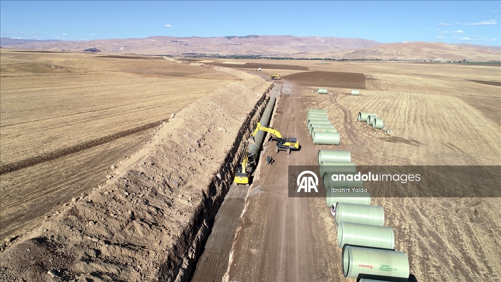 Dev boruların döşendiği Muş Ovası'nda tarım arazileri suya kavuşacak