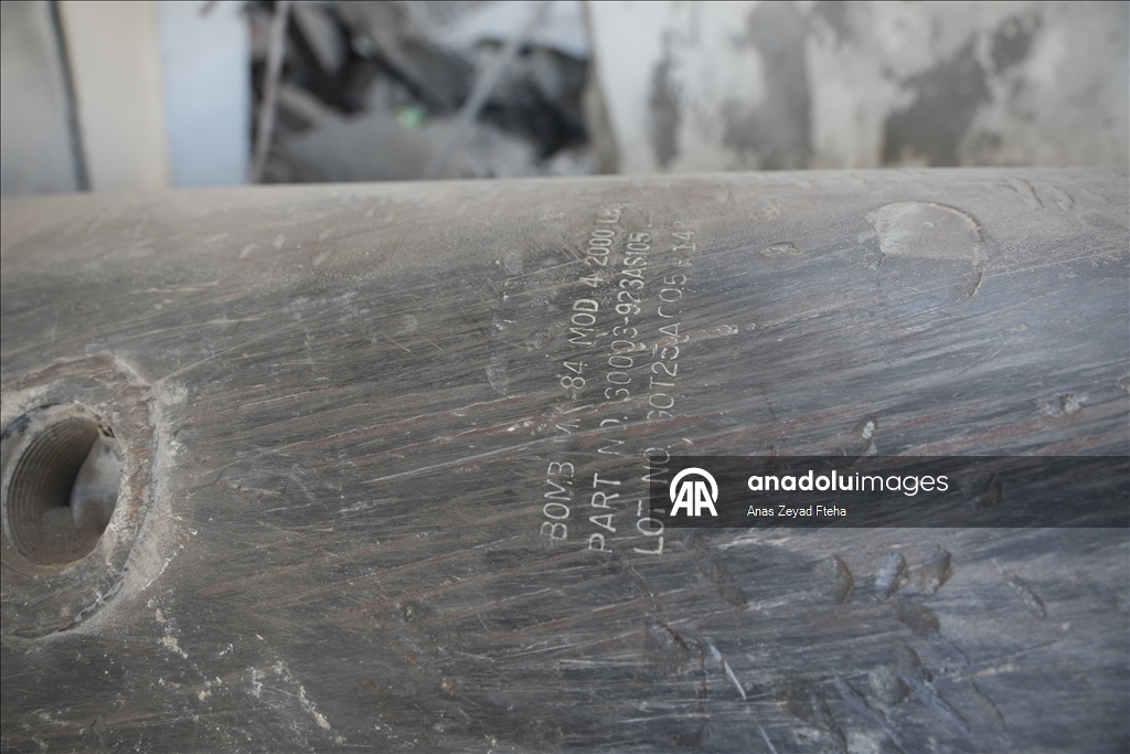 Gidecek yeri olmayan Filistinli aile evlerine düşen