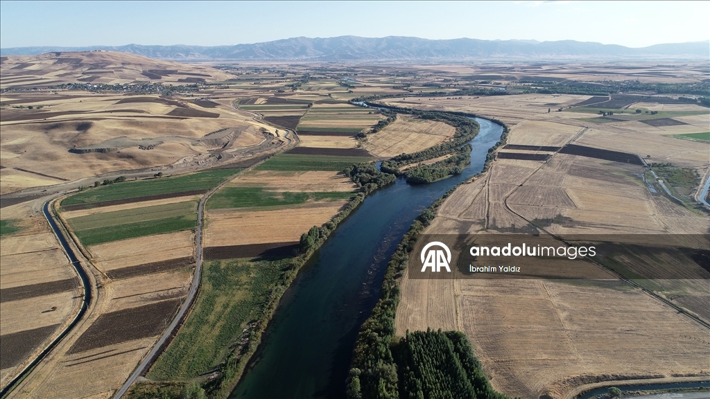 Dev boruların döşendiği Muş Ovası'nda tarım arazileri suya kavuşacak