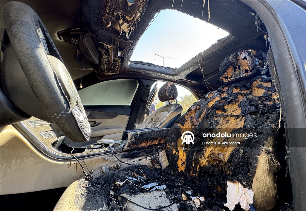 Filistin topraklarını gasbeden İsrailliler Batı Şeria'da Filistinlilerin araçlarını yaktı