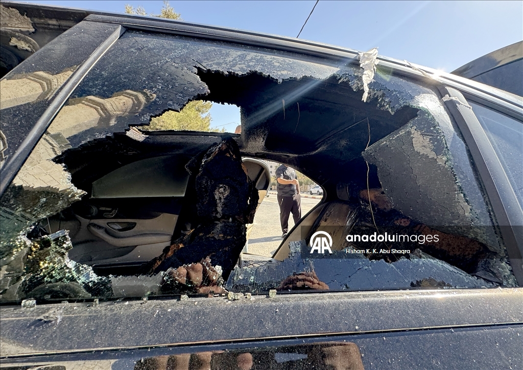 Filistin topraklarını gasbeden İsrailliler Batı Şeria'da Filistinlilerin araçlarını yaktı