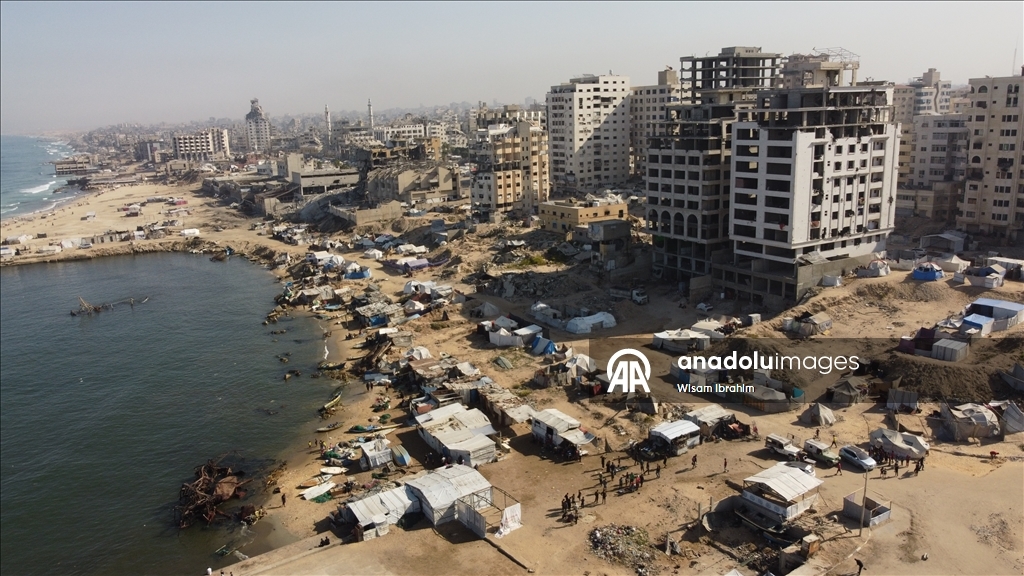 Geçmişte turistik bir yer olan Gazze Limanı günümüzde evleri yıkılan Filistinlilerin barınma alanı oldu