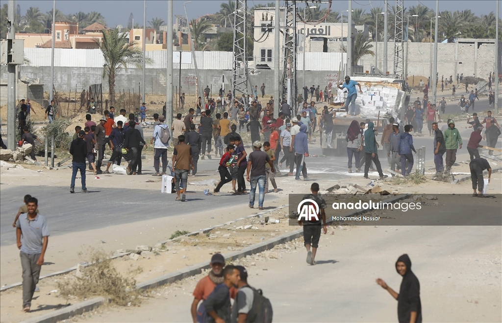 Gazze’ye sınırlı sayıda insani yardım tırının girişi sürüyor