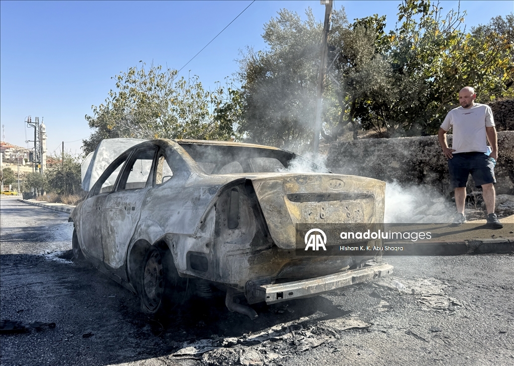 Filistin topraklarını gasbeden İsrailliler Batı Şeria'da Filistinlilerin araçlarını yaktı
