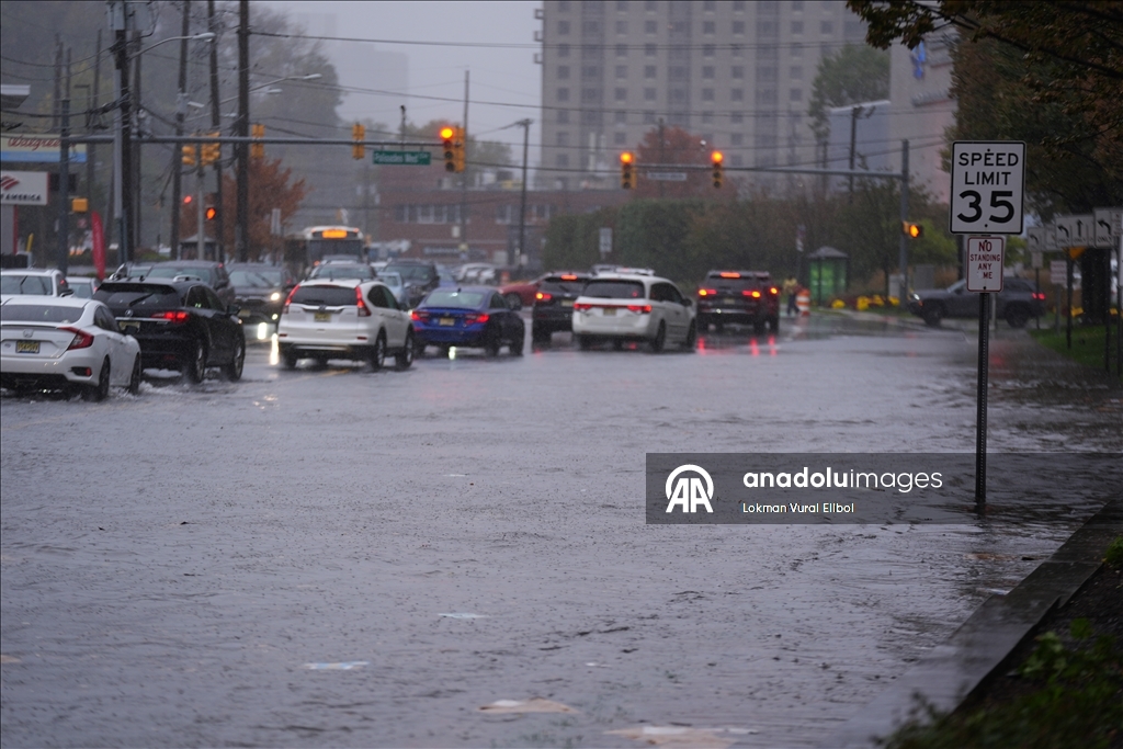 ABD’de şiddetli yağış hayatı olumsuz etkiledi