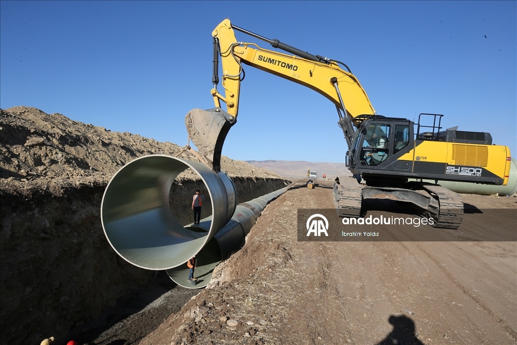 Dev boruların döşendiği Muş Ovası'nda tarım arazileri suya kavuşacak