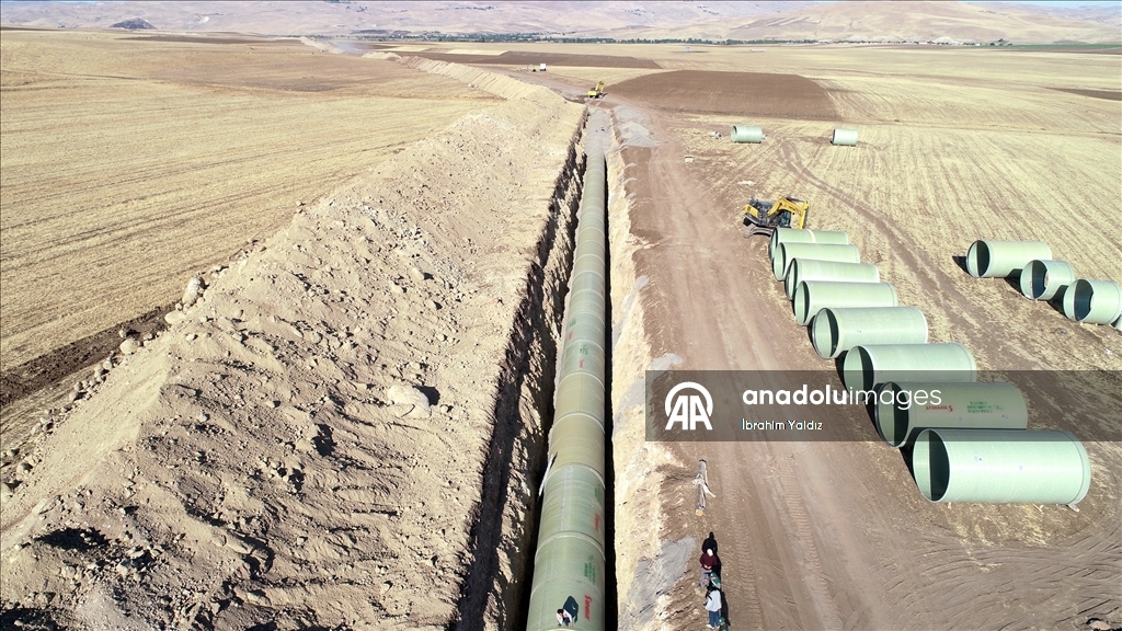 Dev boruların döşendiği Muş Ovası'nda tarım arazileri suya kavuşacak