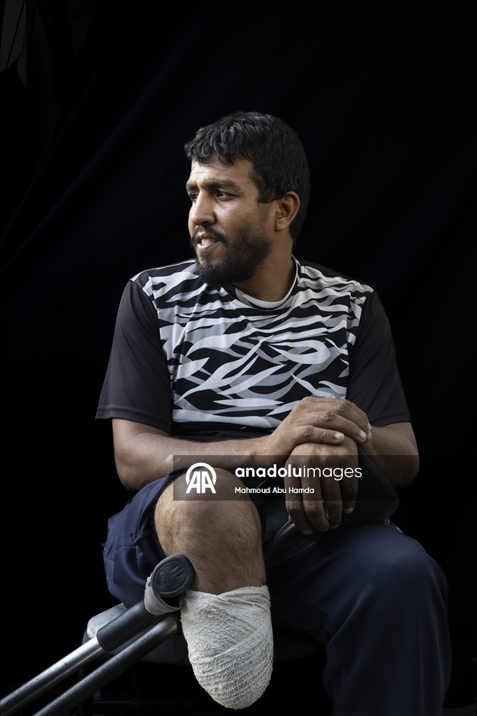 Палестинец Махмуд Саллуут, ставший инвалидом после израильских атак, борется за жизнь