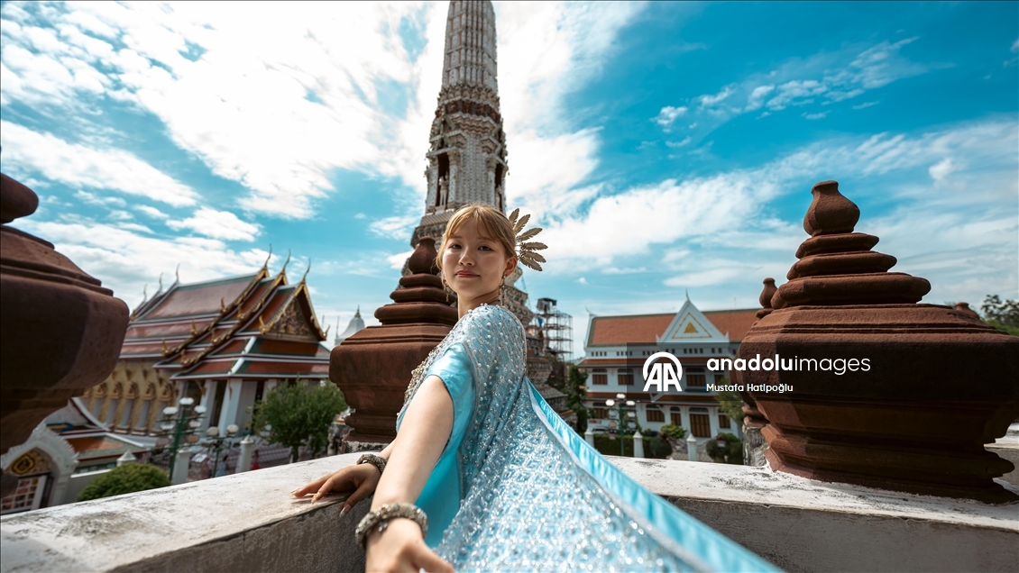 Tayland’ın turistik noktası Wat Arun Tapınağı, ziyaretçilerini ağırlıyor