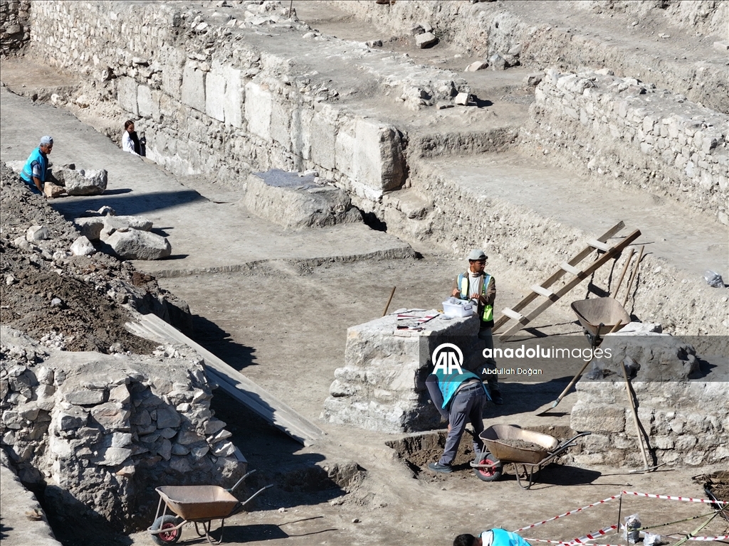 Foundation of one of the Seljuk-era castle gates uncover in Konya