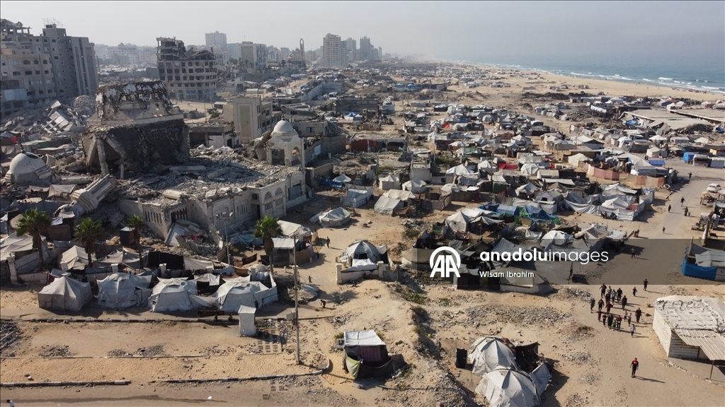 Geçmişte turistik bir yer olan Gazze Limanı günümüzde evleri yıkılan Filistinlilerin barınma alanı oldu