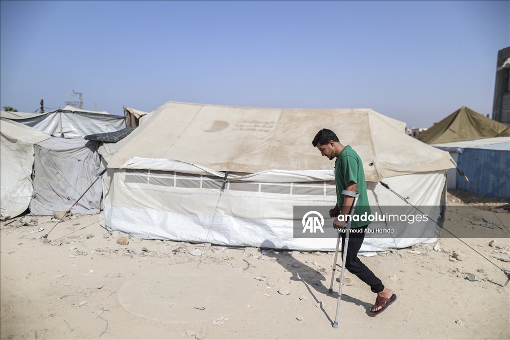 Палестинец Махмуд Саллуут, ставший инвалидом после израильских атак, борется за жизнь