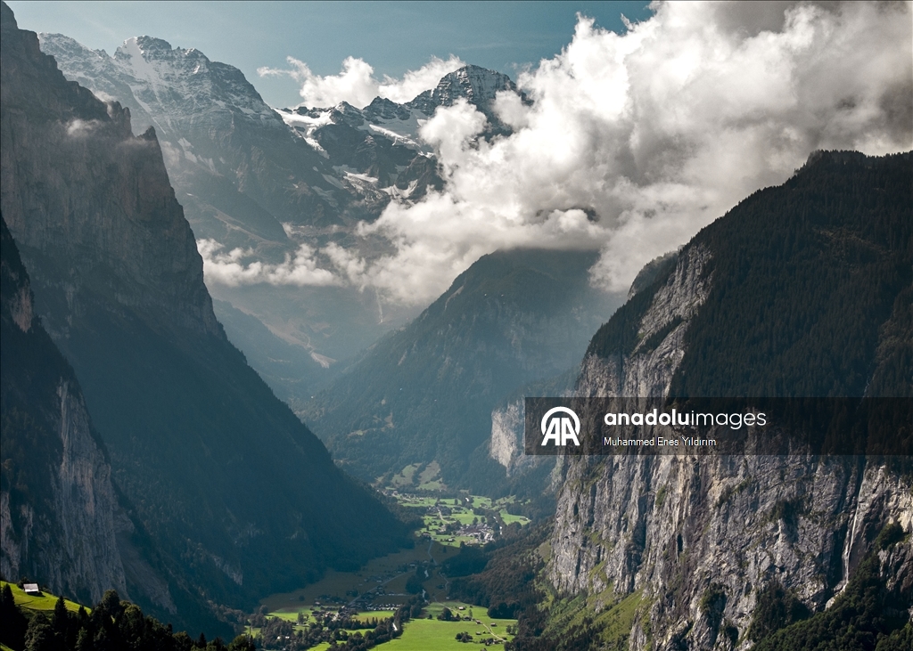 وادي "لاوتربرونن" السويسري.. طبيعة ساحرة كالخيال