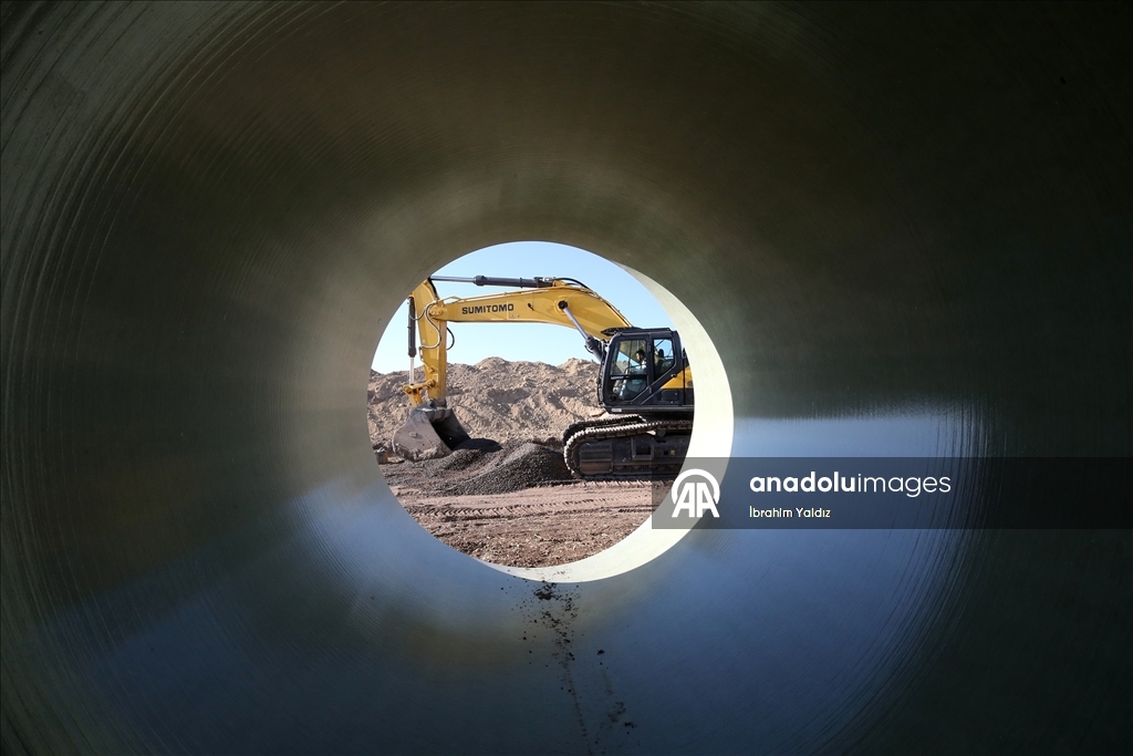 Dev boruların döşendiği Muş Ovası'nda tarım arazileri suya kavuşacak