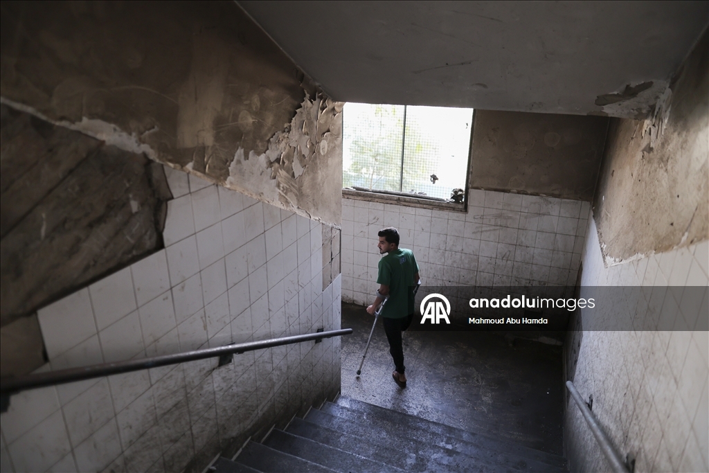 İsrail'in engelli bıraktığı Filistinli Mahmoud Sallout hayata tutunmaya çalışıyor