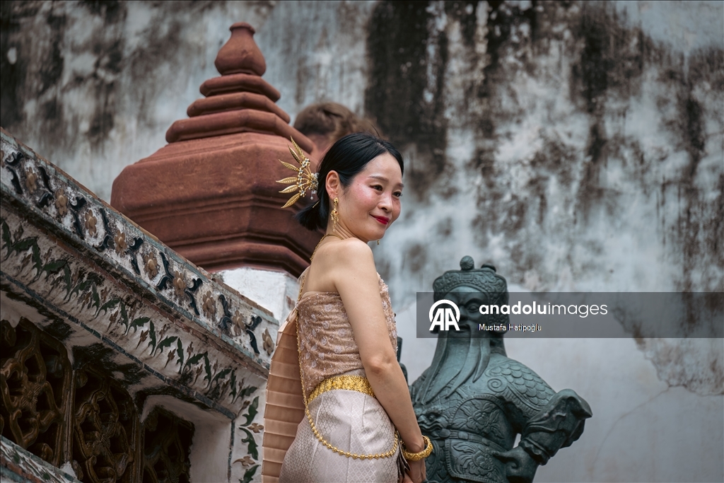 Tayland’ın turistik noktası Wat Arun Tapınağı, ziyaretçilerini ağırlıyor
