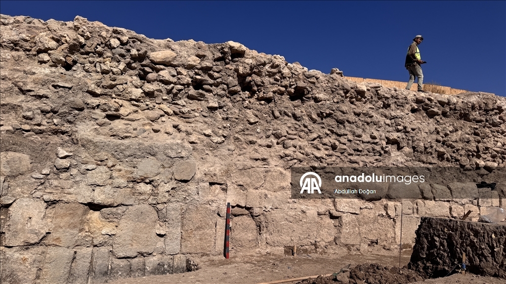 Foundation of one of the Seljuk-era castle gates uncover in Konya