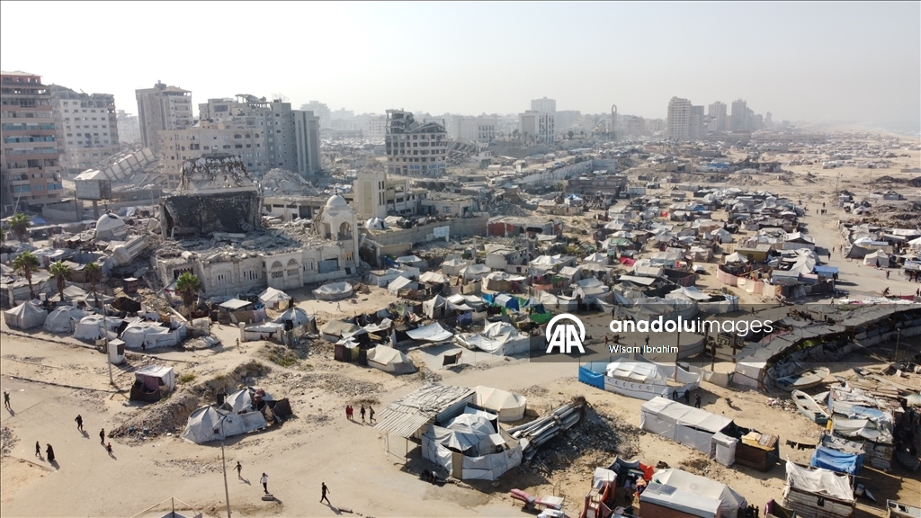 Geçmişte turistik bir yer olan Gazze Limanı günümüzde evleri yıkılan Filistinlilerin barınma alanı oldu