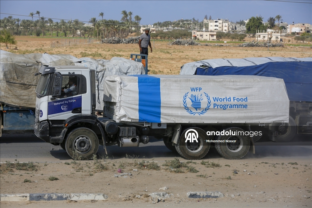 Gazze’ye sınırlı sayıda insani yardım tırının girişi sürüyor