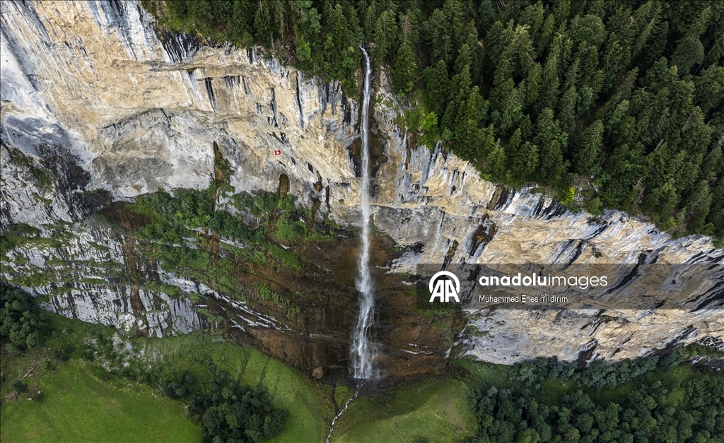 وادي "لاوتربرونن" السويسري.. طبيعة ساحرة كالخيال