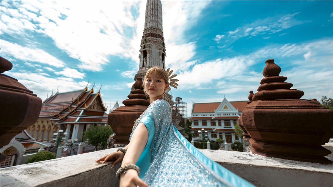 Tayland’ın turistik noktası Wat Arun Tapınağı, ziyaretçilerini ağırlıyor