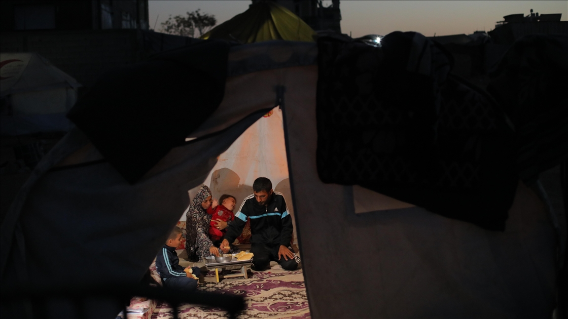 Gazze’de karanlıkta yaşam mücadelesi