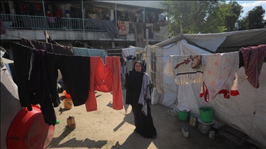 Gazze'de UNRWA’ya ait bir okul, evleri yıkılan Filistinlilerin barınma merkezine dönüştü