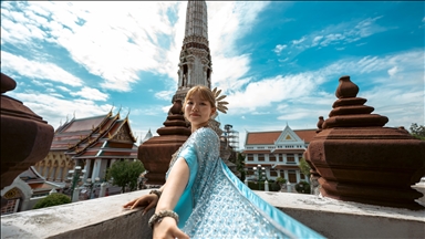 Tayland’ın turistik noktası Wat Arun Tapınağı, ziyaretçilerini ağırlıyor