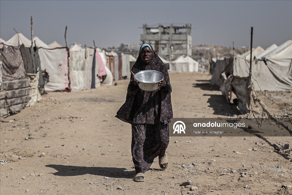 Türk hayır kurumu, Gazze'deki Filistinlilere sıcak yemek dağıttı