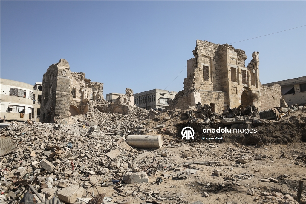 İsrail saldırılarında yıkıma uğrayan Büyük Ömer Camisi