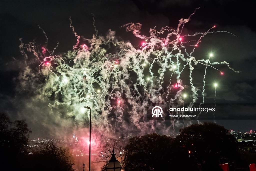 Londra'da 2025 Havai Fişek ve Drone Festivali gerçekleştirildi