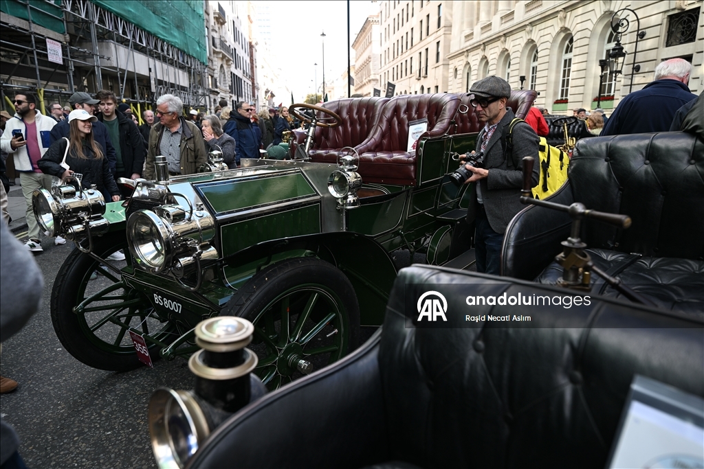 Veteran Otomobiller Londra Sokaklarını Renklendirdi