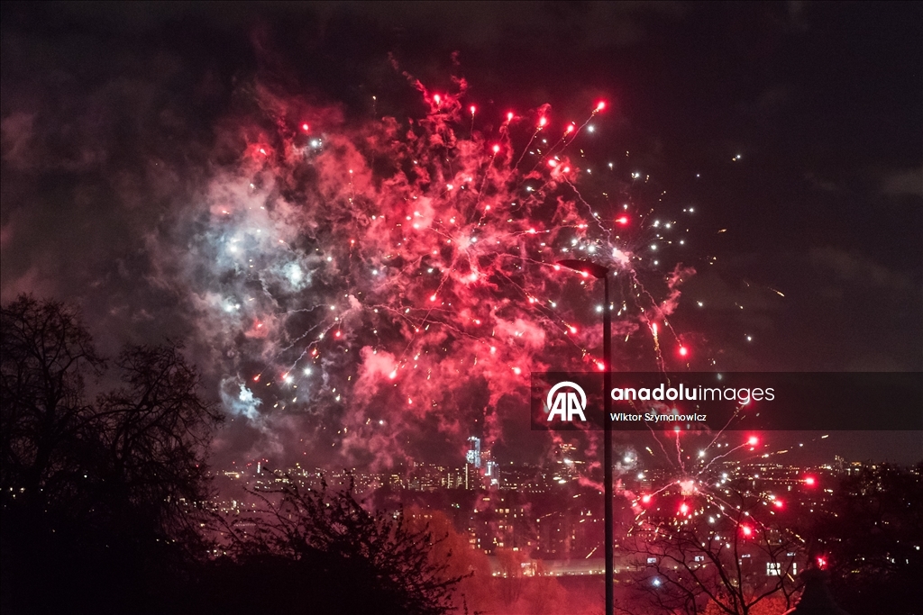 Londra'da 2025 Havai Fişek ve Drone Festivali gerçekleştirildi