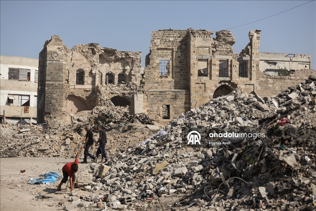 İsrail saldırılarında yıkıma uğrayan Büyük Ömer Camisi