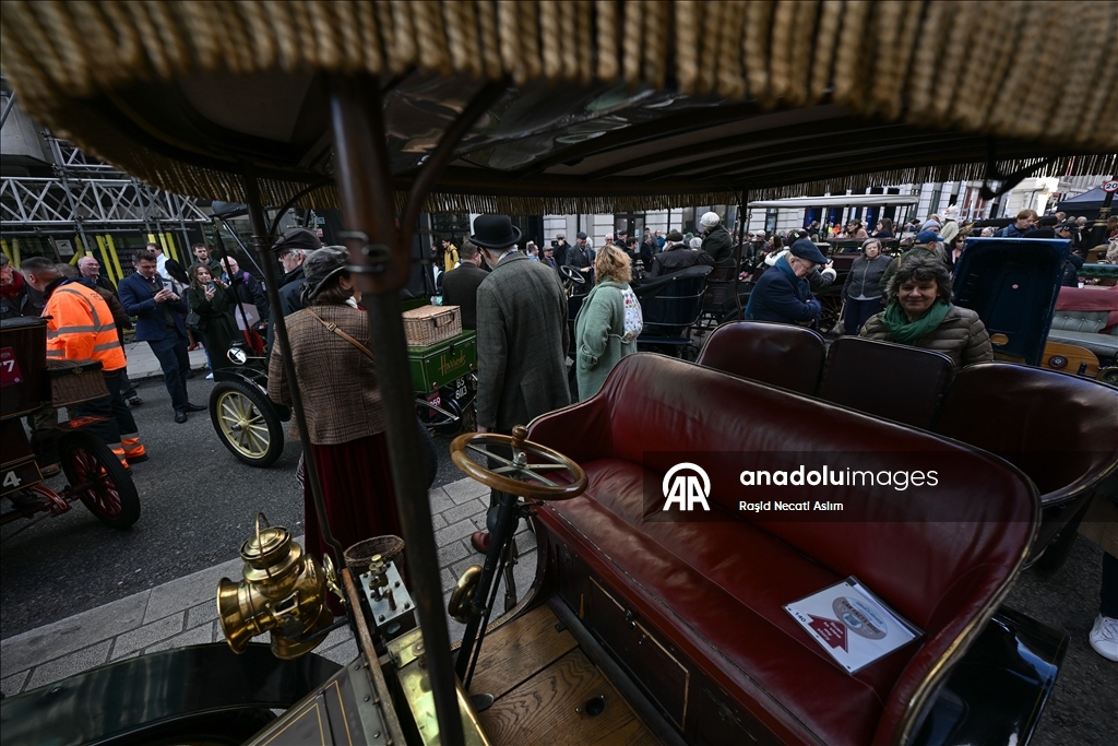 Veteran Otomobiller Londra Sokaklarını Renklendirdi