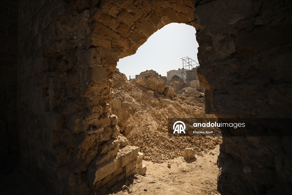 İsrail saldırılarında yıkıma uğrayan Büyük Ömer Camisi