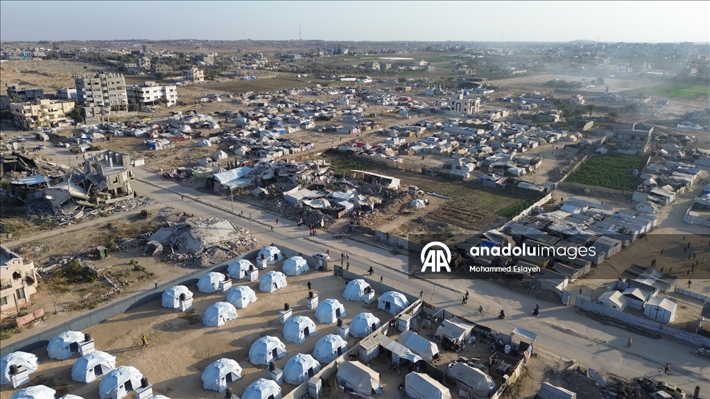 Gazze’de evlerini kaybeden aileler için acil çadır alanları kuruldu